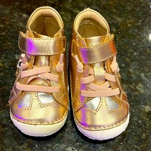 NWT Little Feet Walk The Earth Glam Toddler Shoes Size 4 EU Size 20. 9-12 Mo